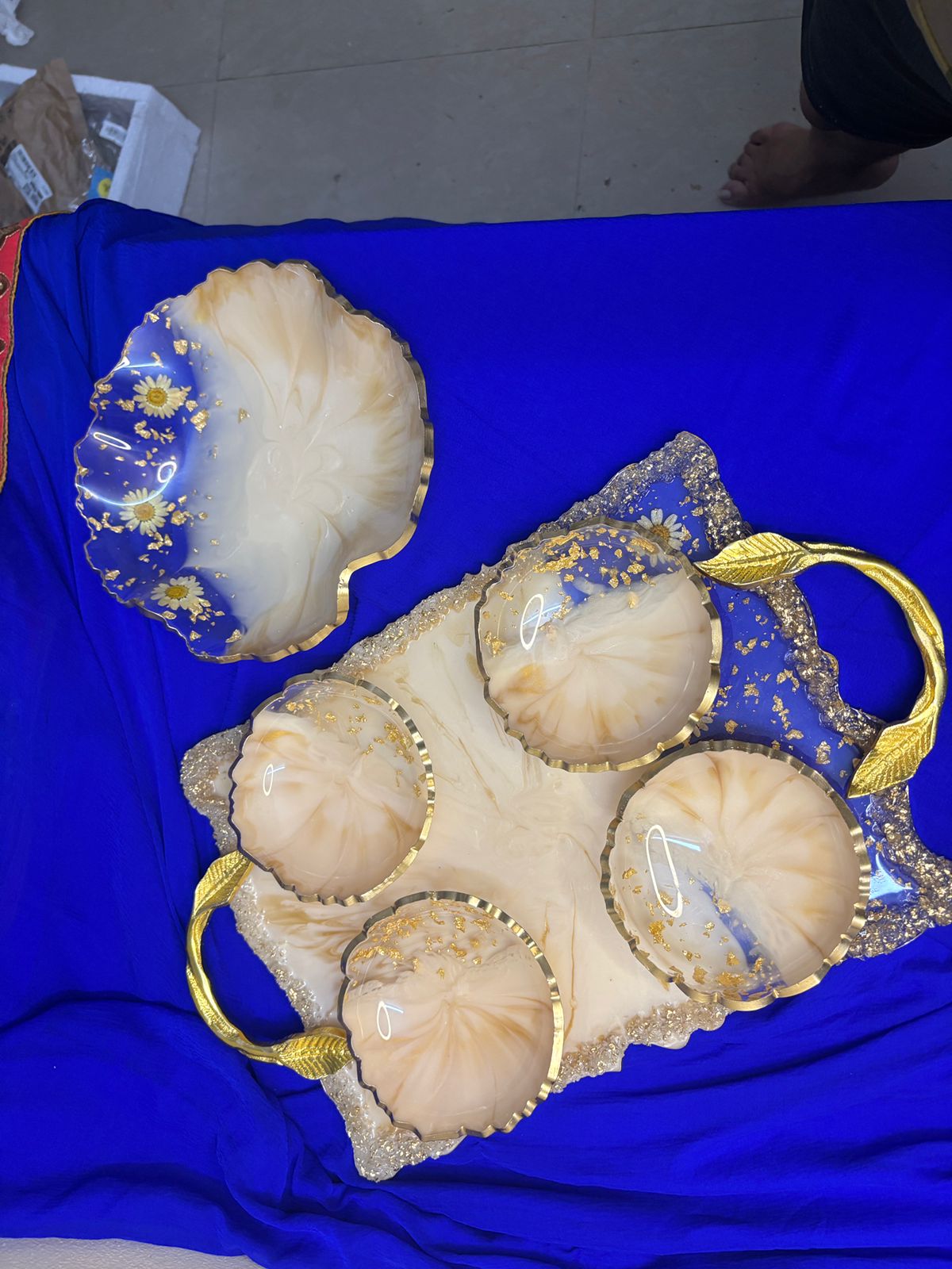 Dining Set with 4 Bowls & Fruit Bowl